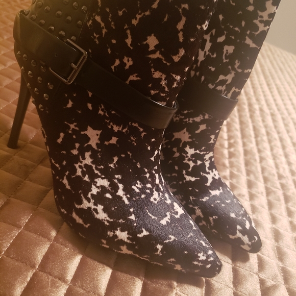 Kenneth Cole Boots - Picture 1 of 9